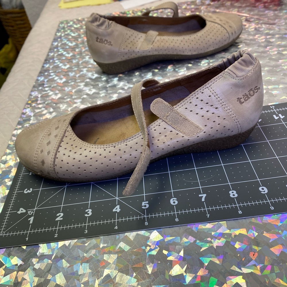 Taos Mary Jane Flats Removable Comfort Footbed Taupe Neutral Sz 37 / 6.5 Approx - Picture 7 of 14